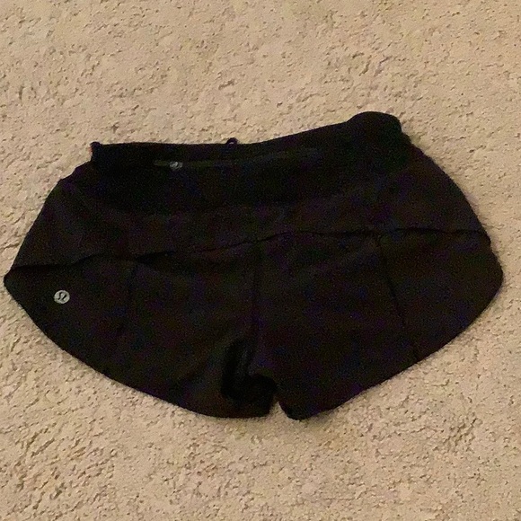 Womens Lululemon shorts - Picture 2 of 4